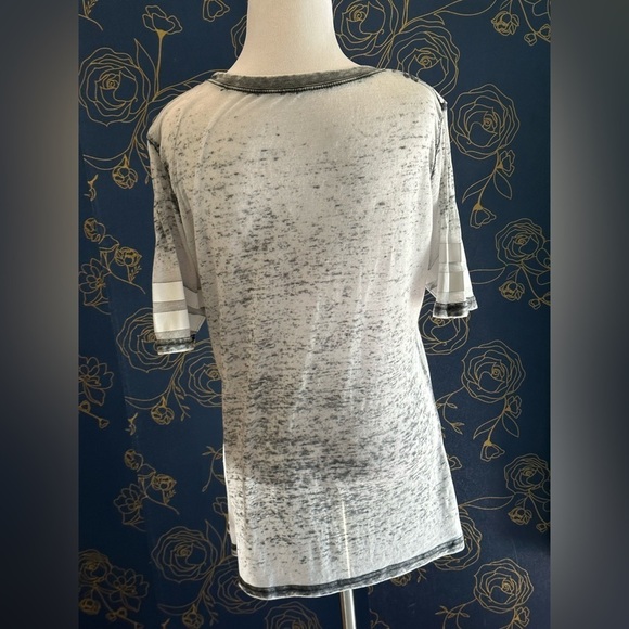 XL Juniors Gauze Minnie Mouse Tee - Picture 3 of 3